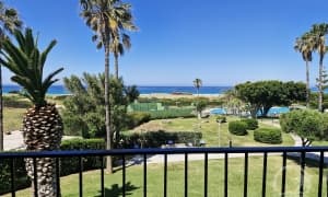 Se vende apartamento Frontal con vistas al mar.